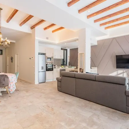 Invalencia - Visitacion Pool House *