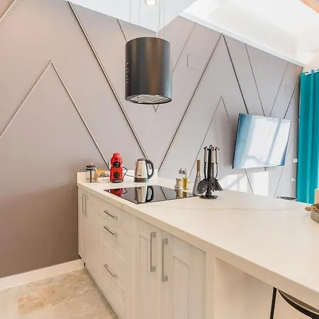 Visitacion Pool House *