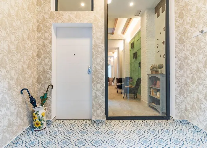 Invalencia - Visitacion Pool House