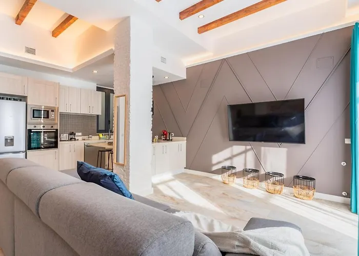 Invalencia - Visitacion Pool House Apartment