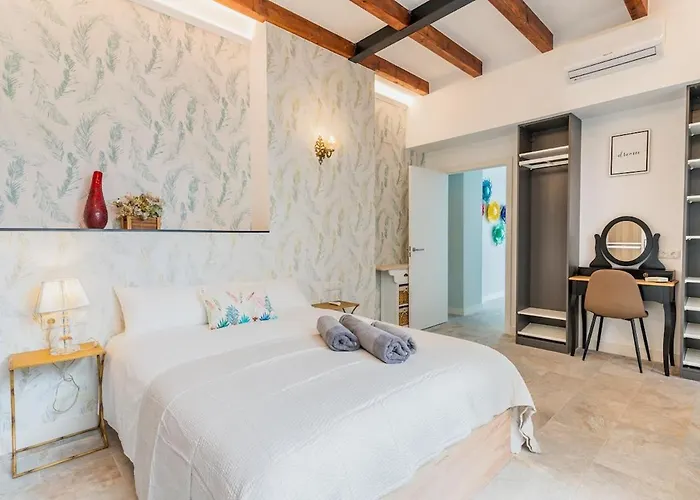 Invalencia - Visitacion Pool House Apartment *