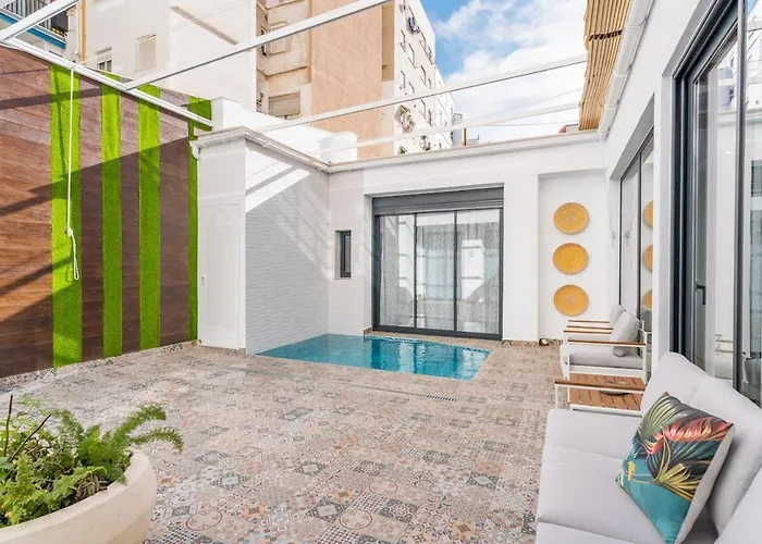 Invalencia - Visitacion Pool House Apartment