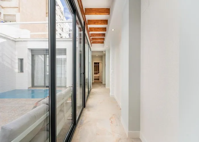Invalencia - Visitacion Pool House Valencia