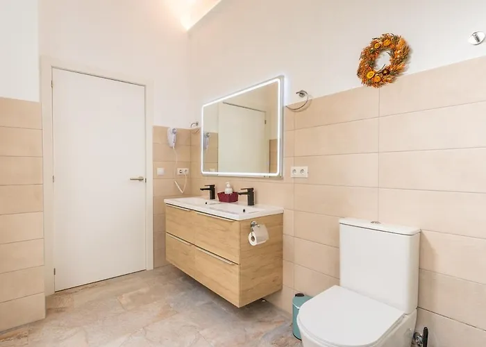 Invalencia - Visitacion Pool House