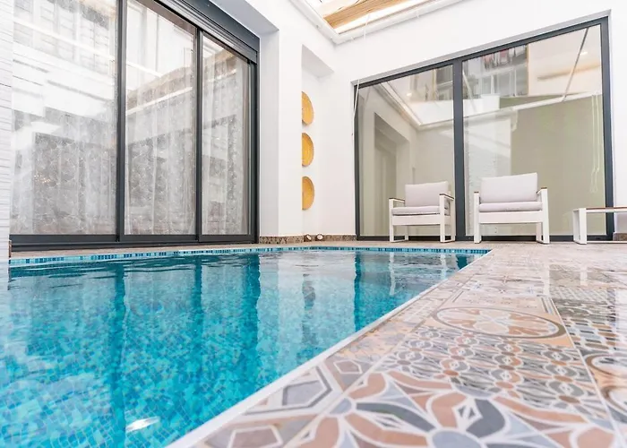 Invalencia - Visitacion Pool House Valencia