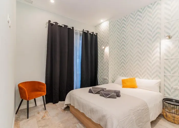 Invalencia - Visitacion Pool House