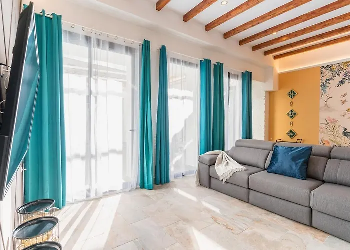 Invalencia - Visitacion Pool House Apartment