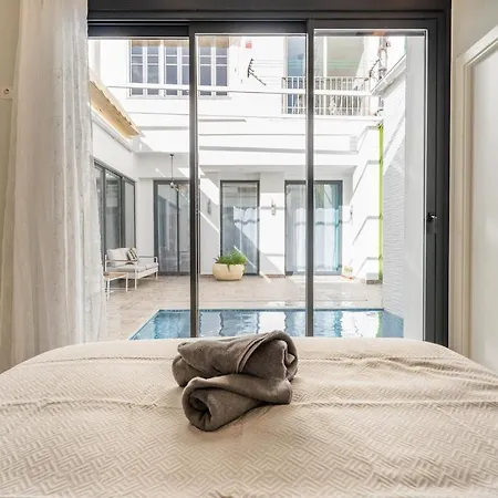 Visitacion Pool House דירה *